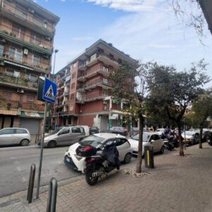 Via Epomeo – Locale commerciale locato, ottimo investimento