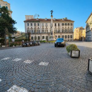 Piazza dei Martiri ad. 5 ampi vani ristrutturato in elegante stabile